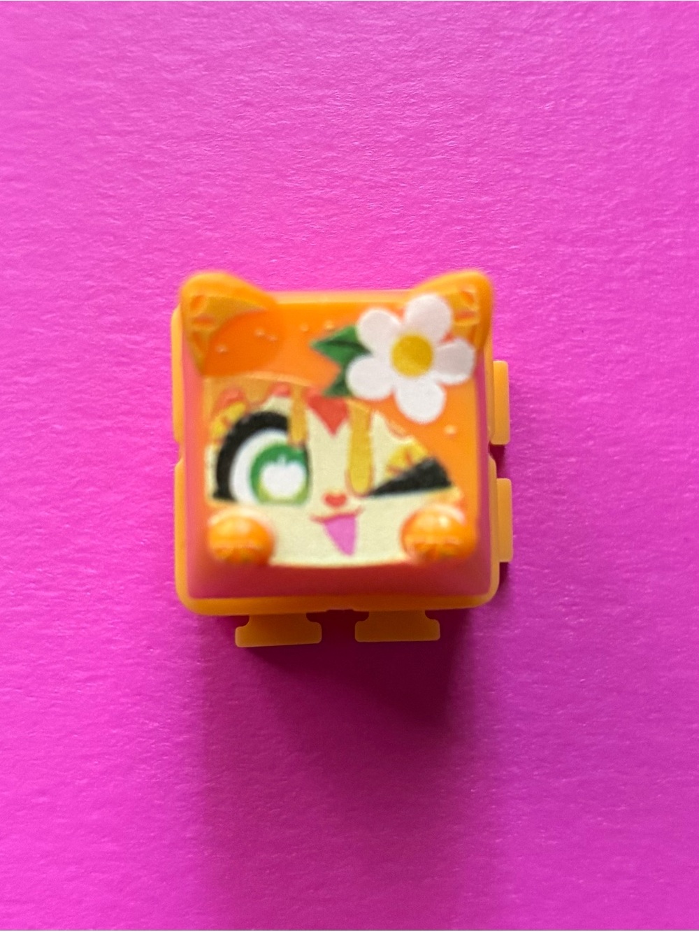 Clickeez! Series 2! Juice Bar “@squeeze^_^” collectible clickee. brand new!